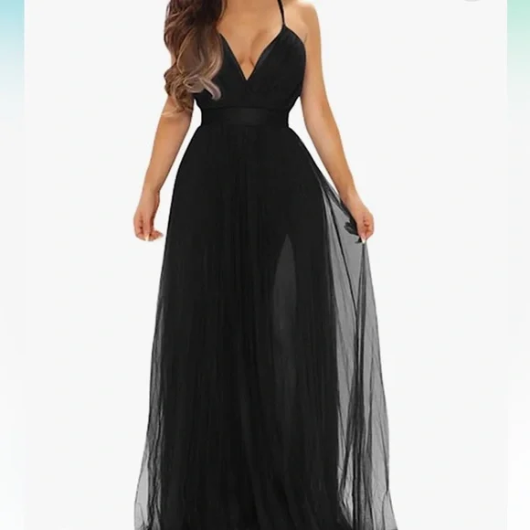 Black Maxi Dress with Elegant Silhouette - Picture 2 of 9